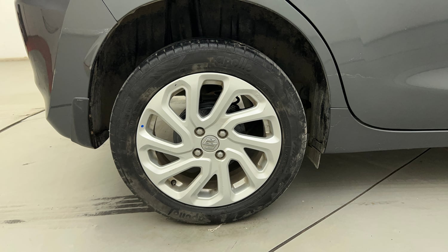 Used 2023 Maruti Suzuki Baleno Zeta MT Petrol Manual tyres RIGHT REAR TYRE RIM VIEW