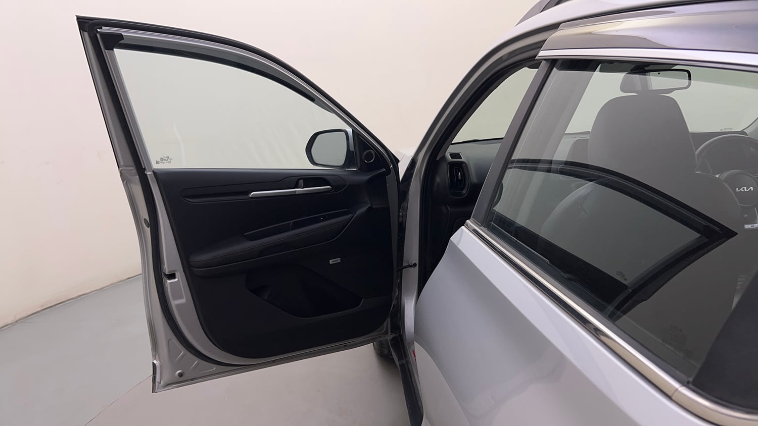 Used 2022 Kia Sonet GTX Plus 1.0 DCT Petrol Automatic interior LEFT FRONT DOOR OPEN VIEW