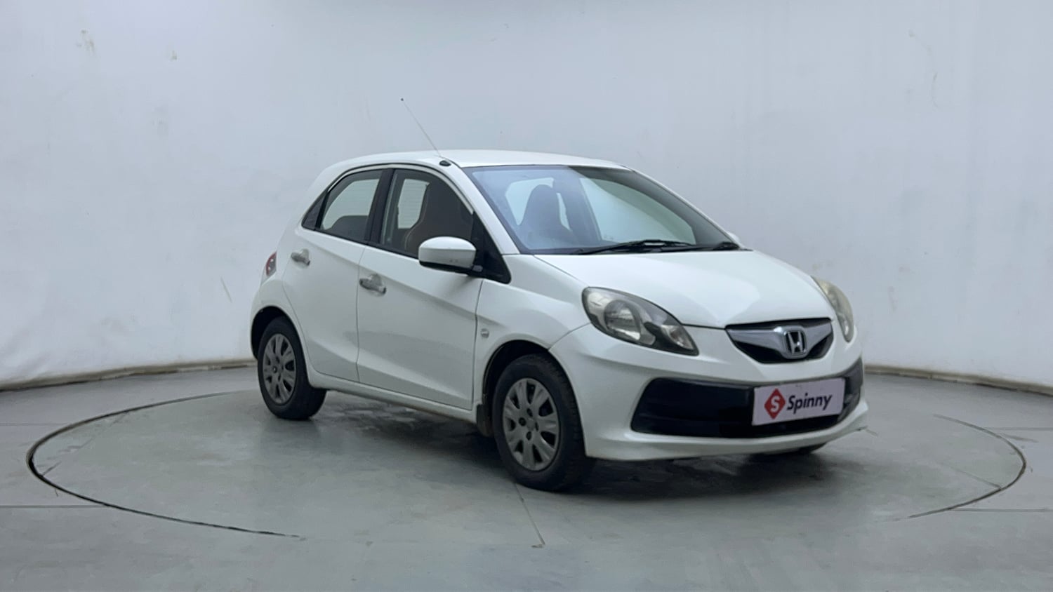 Used 2014 Honda Brio S MT Petrol Manual exterior RIGHT FRONT CORNER VIEW