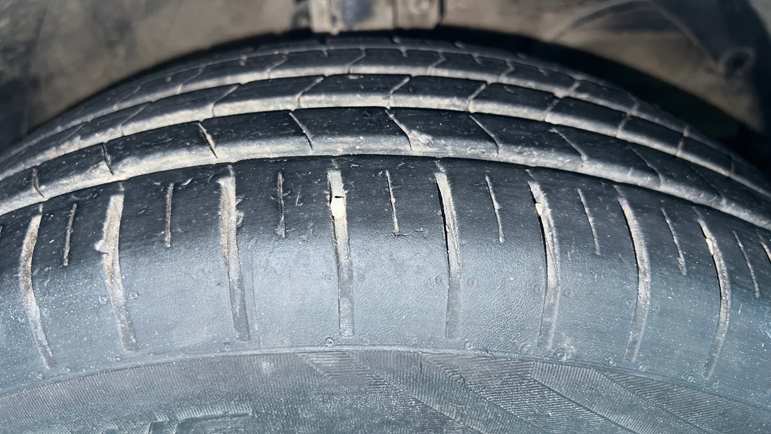 Used 2023 Maruti Suzuki Baleno Delta AGS Petrol Automatic tyres RIGHT FRONT TYRE TREAD VIEW