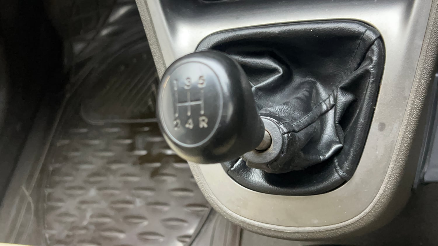 Used 2013 Hyundai i10 Magna 1.2 Kappa2 Petrol Manual interior GEAR  KNOB VIEW