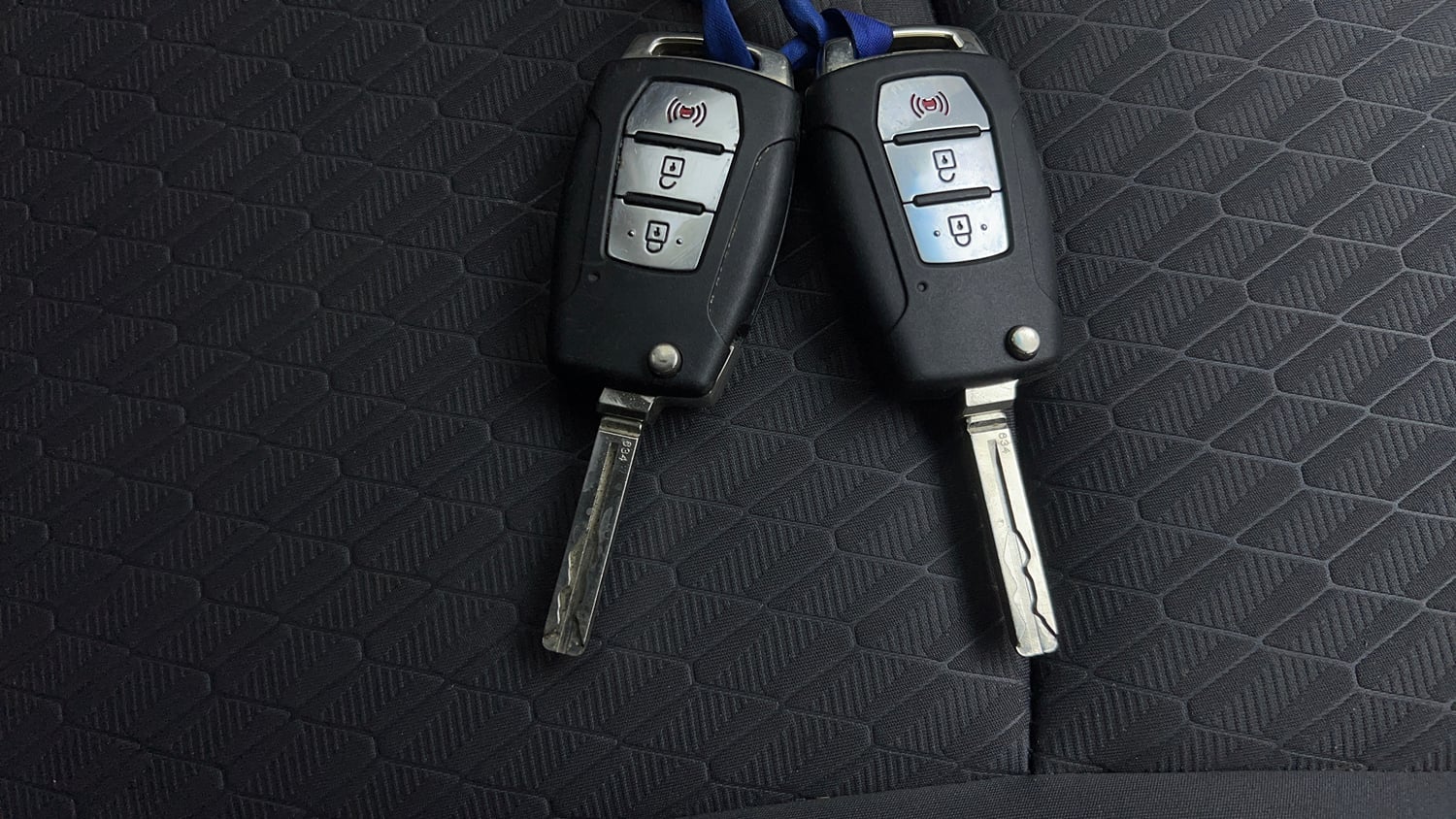 Used 2021 Mahindra XUV 300 W8 1.2 Petrol Petrol Manual extra CAR KEY VIEW