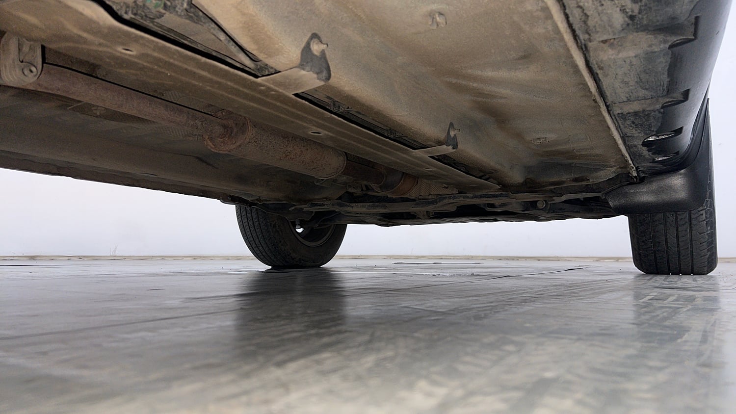 Used 2017 Renault Duster RXS CVT Petrol Automatic extra REAR RIGHT UNDERBODY VIEW