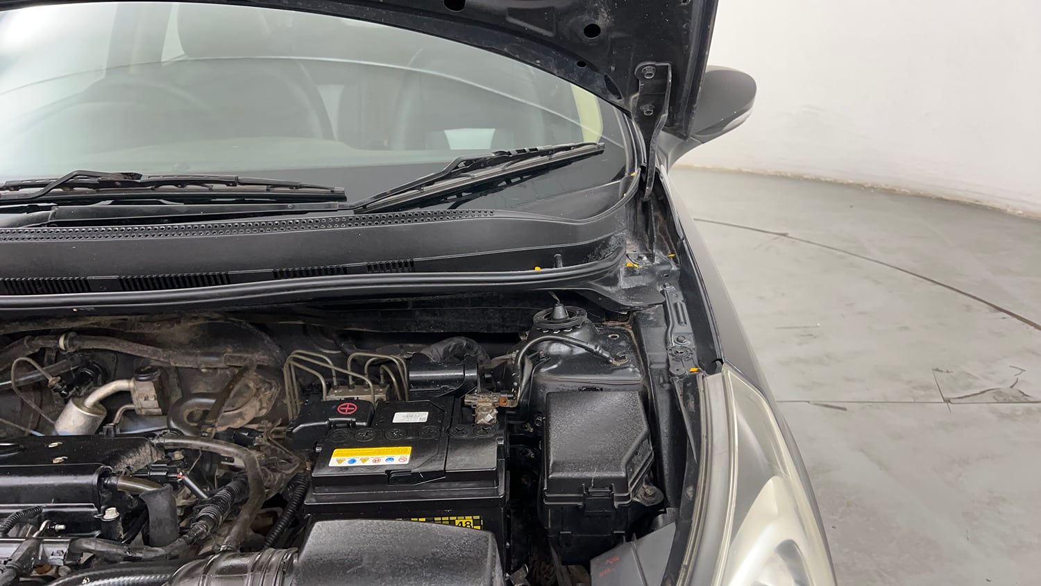 Used 2013 Hyundai Verna Fluidic 1.6 VTVT SX Petrol Manual engine ENGINE LEFT SIDE HINGE & APRON VIEW