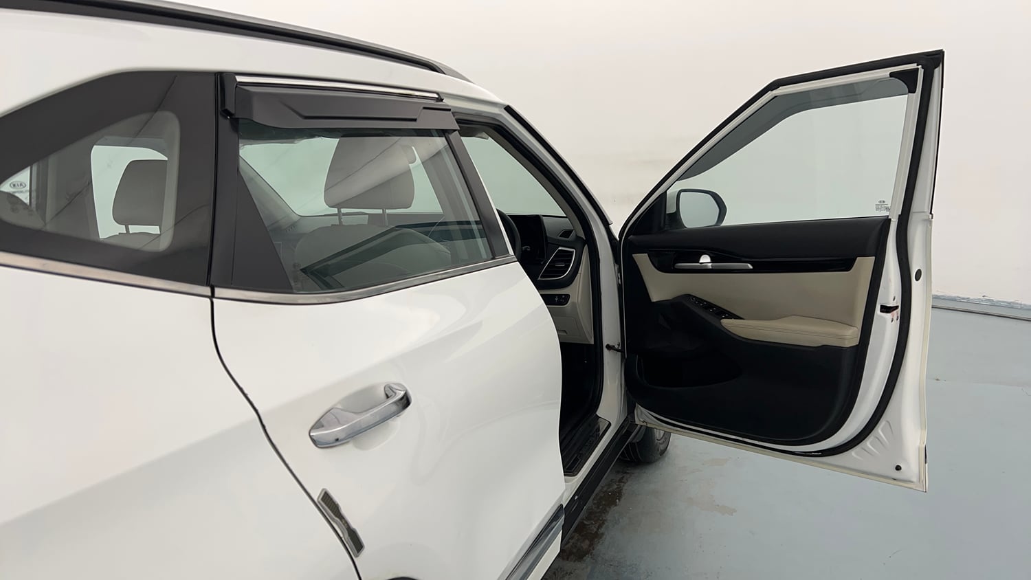 Used 2020 Kia Seltos HTX 1.5 Petrol Manual interior RIGHT FRONT DOOR OPEN VIEW