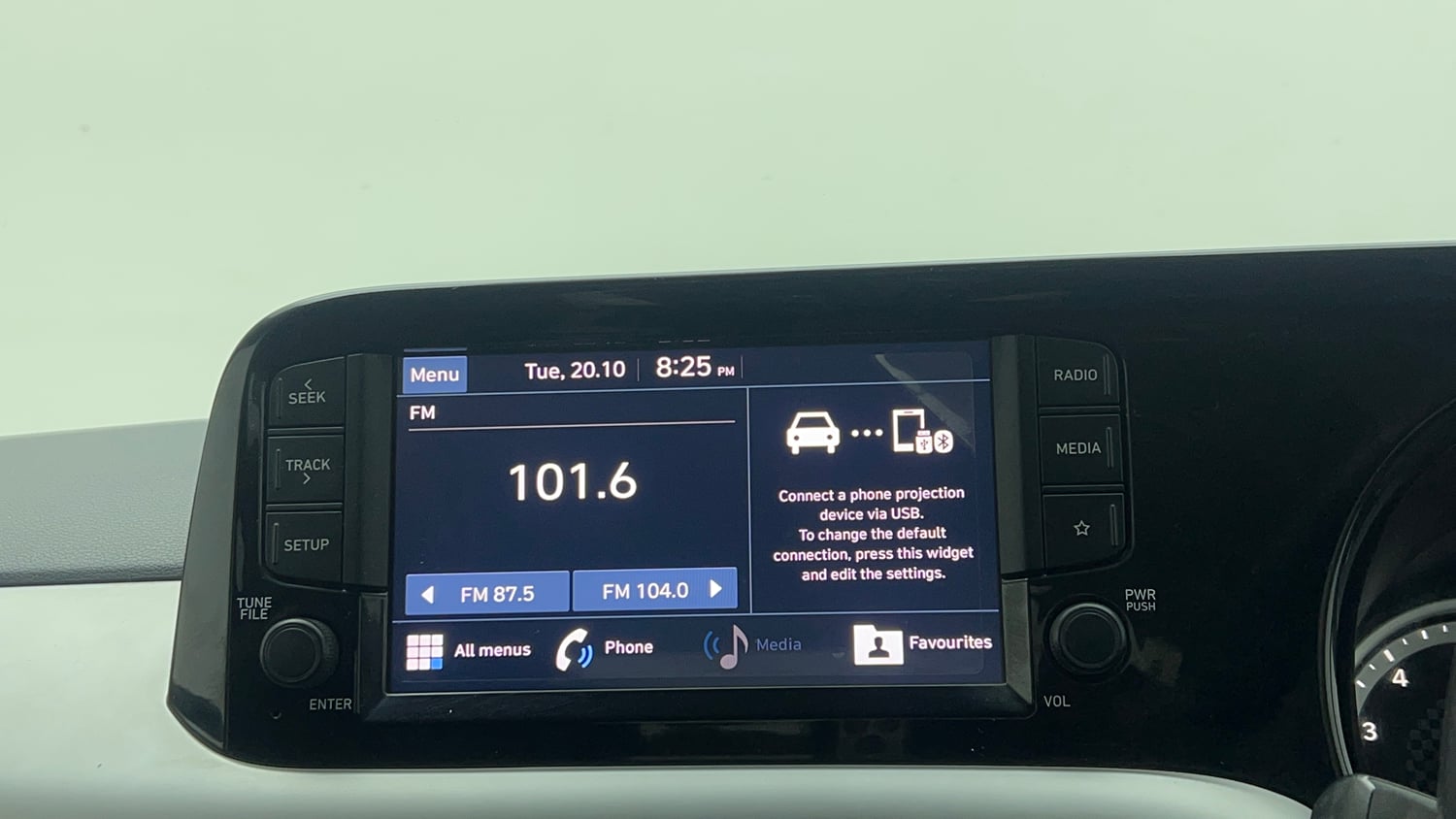 Used 2022 Hyundai Grand i10 Nios Sportz 1.2 Kappa VTVT Petrol Manual top_features Touch screen infotainment system