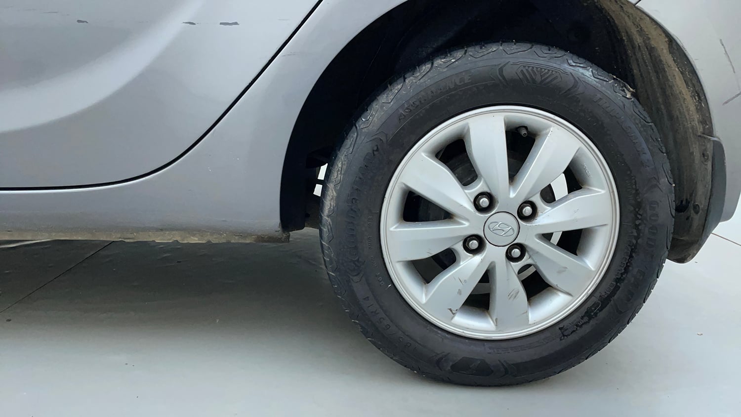 Used 2012 Hyundai i20 Asta 1.2 Petrol Manual tyres LEFT REAR TYRE RIM VIEW