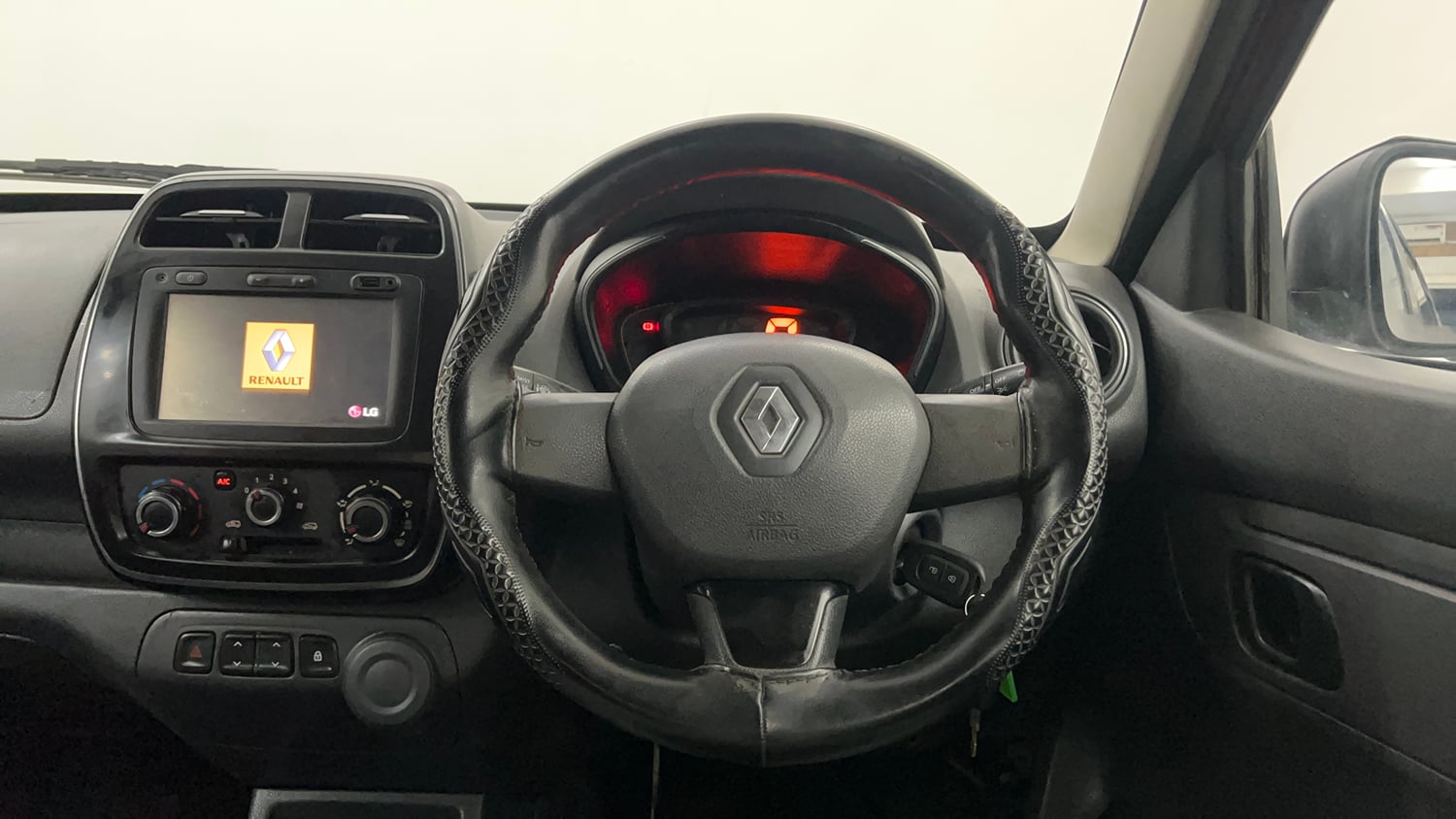Used 2017 Renault Kwid RXT Petrol Manual interior STEERING VIEW