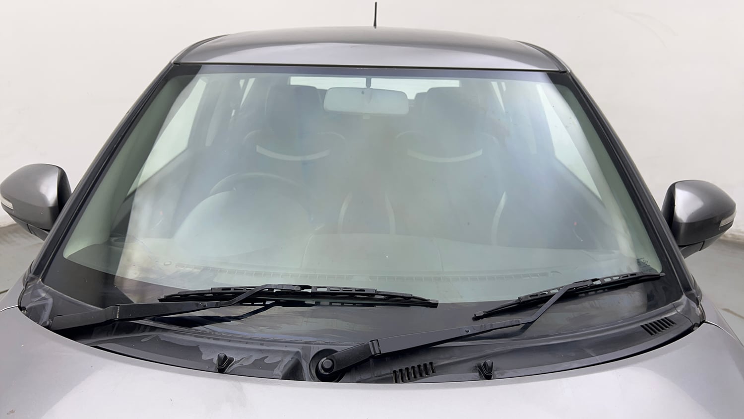 Used 2015 Maruti Suzuki Swift ZXi Petrol Manual exterior FRONT WINDSHIELD VIEW