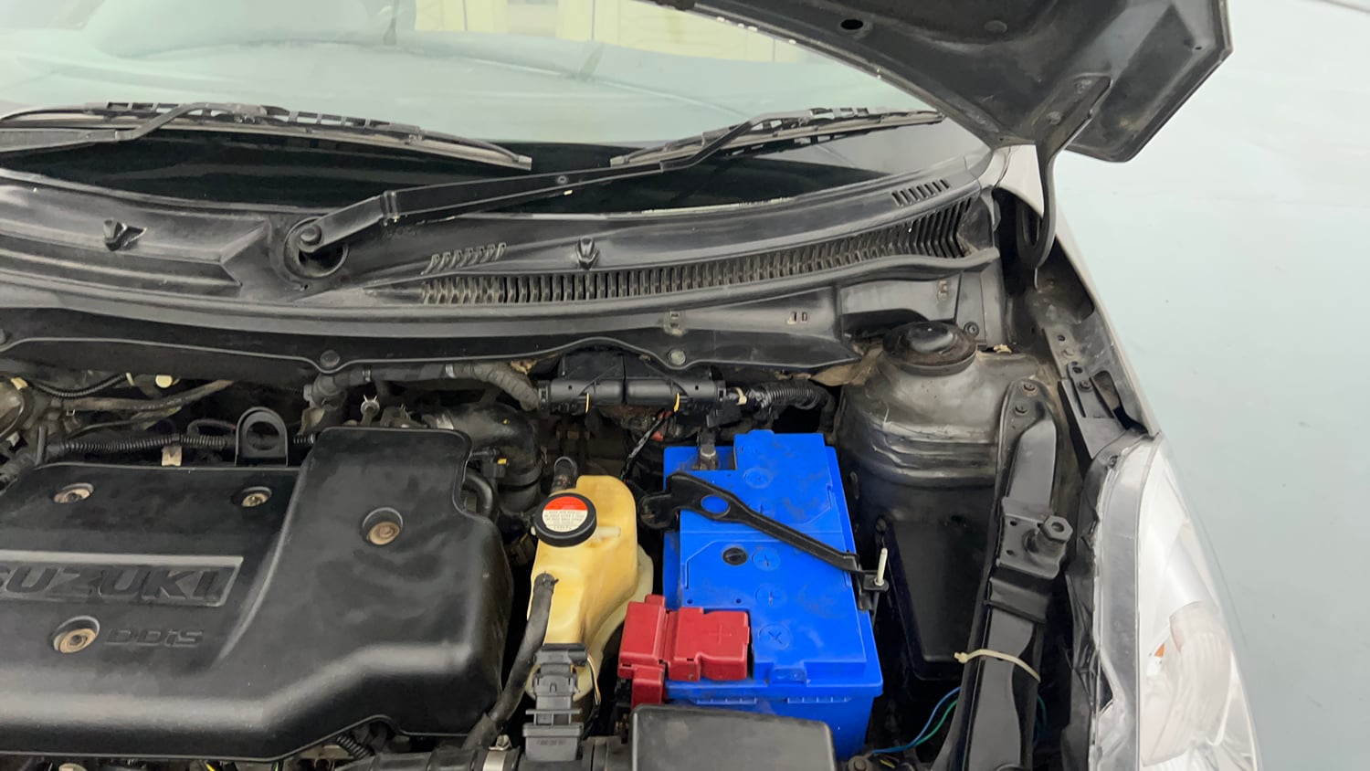 Used 2014 Maruti Suzuki Swift Dzire VDI Diesel Manual engine ENGINE LEFT SIDE HINGE & APRON VIEW