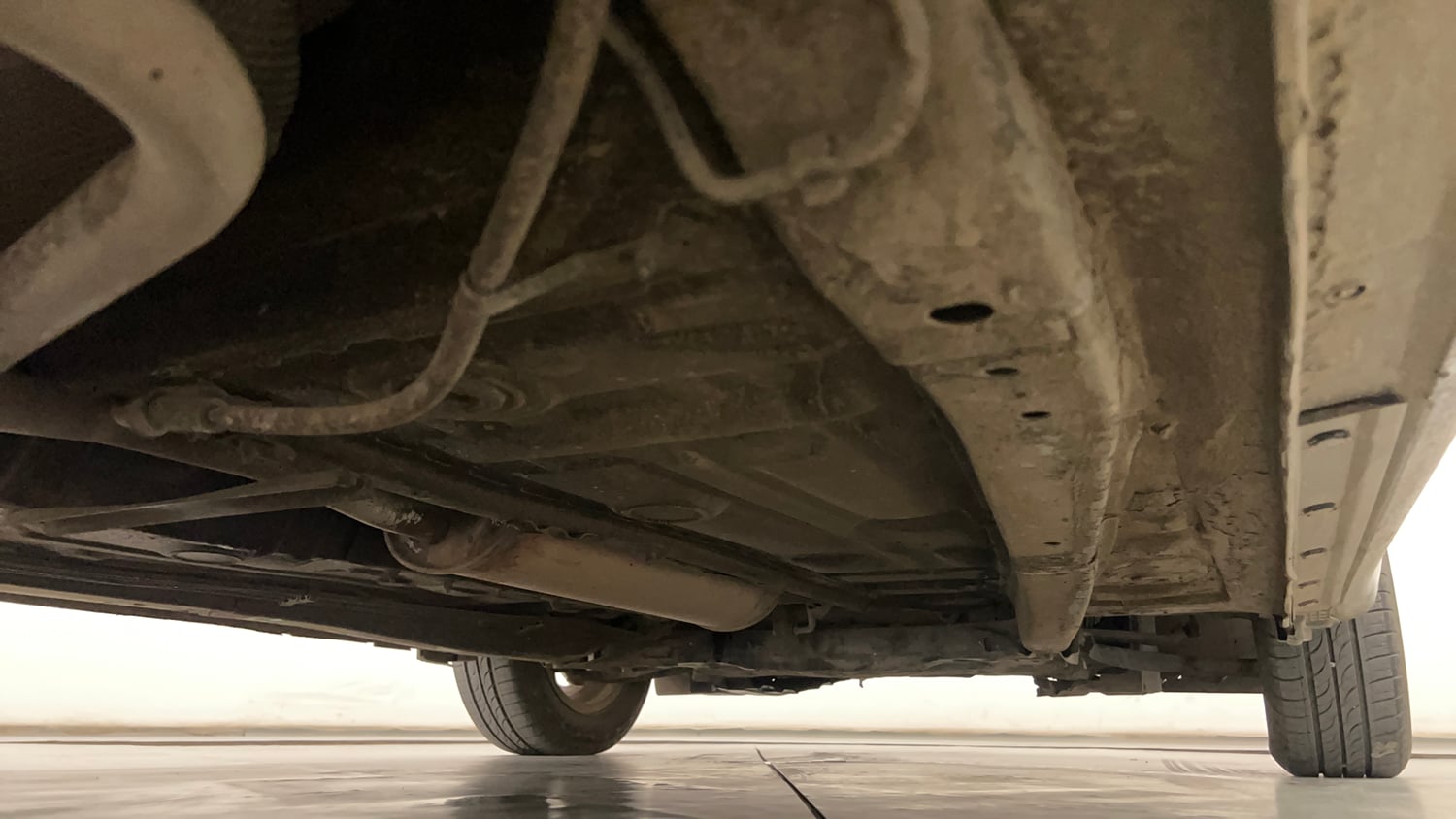 Used 2017 Maruti Suzuki Dzire ZXi AMT Petrol Automatic extra REAR RIGHT UNDERBODY VIEW