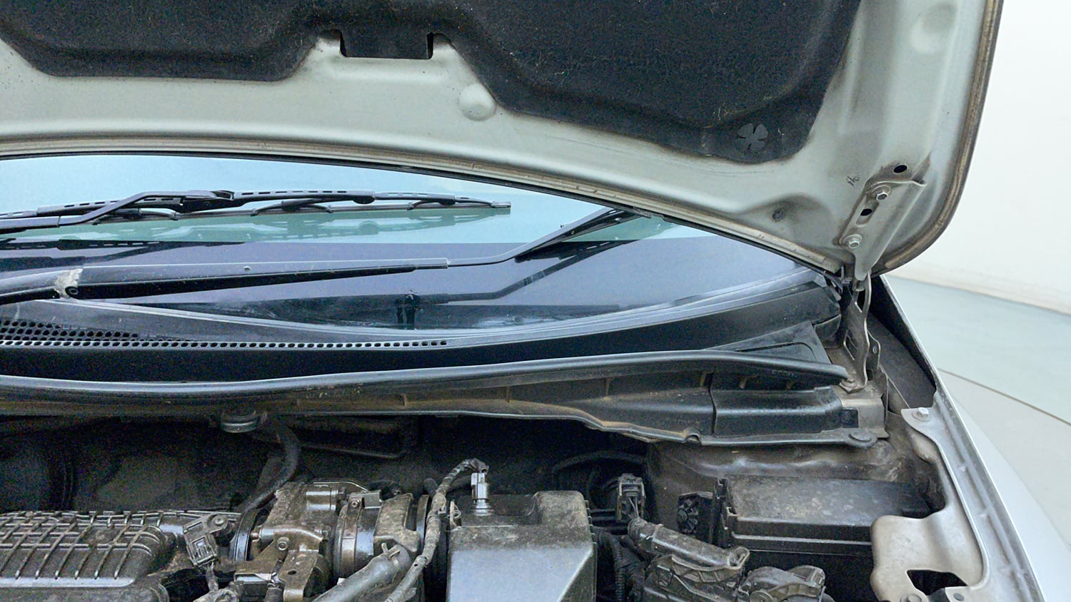 Used 2015 Honda Jazz V AT Petrol Petrol Automatic engine ENGINE LEFT SIDE HINGE & APRON VIEW