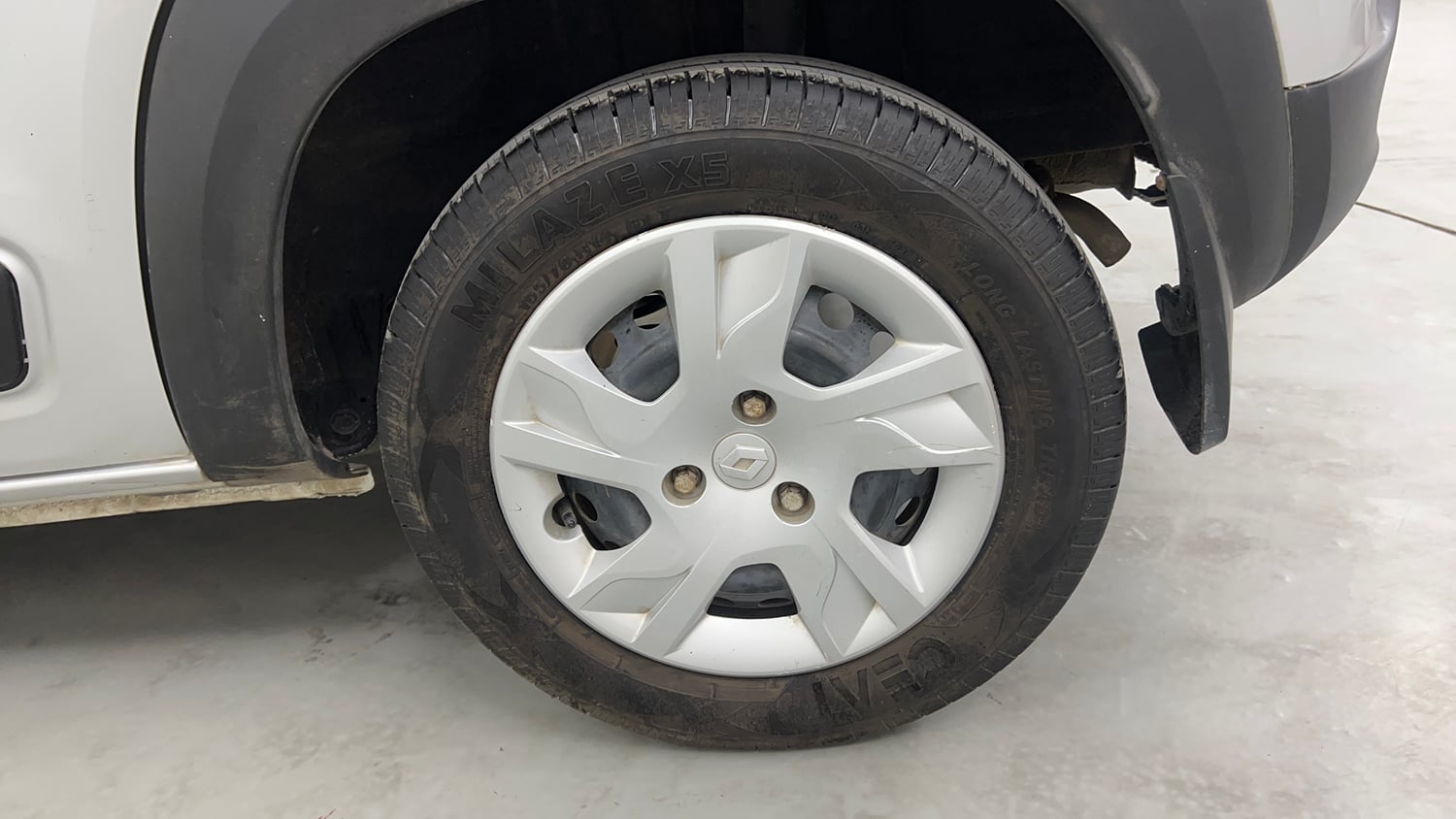 Used 2022 Renault Kwid RXT 1.0 (O) Petrol Manual tyres LEFT REAR TYRE RIM VIEW