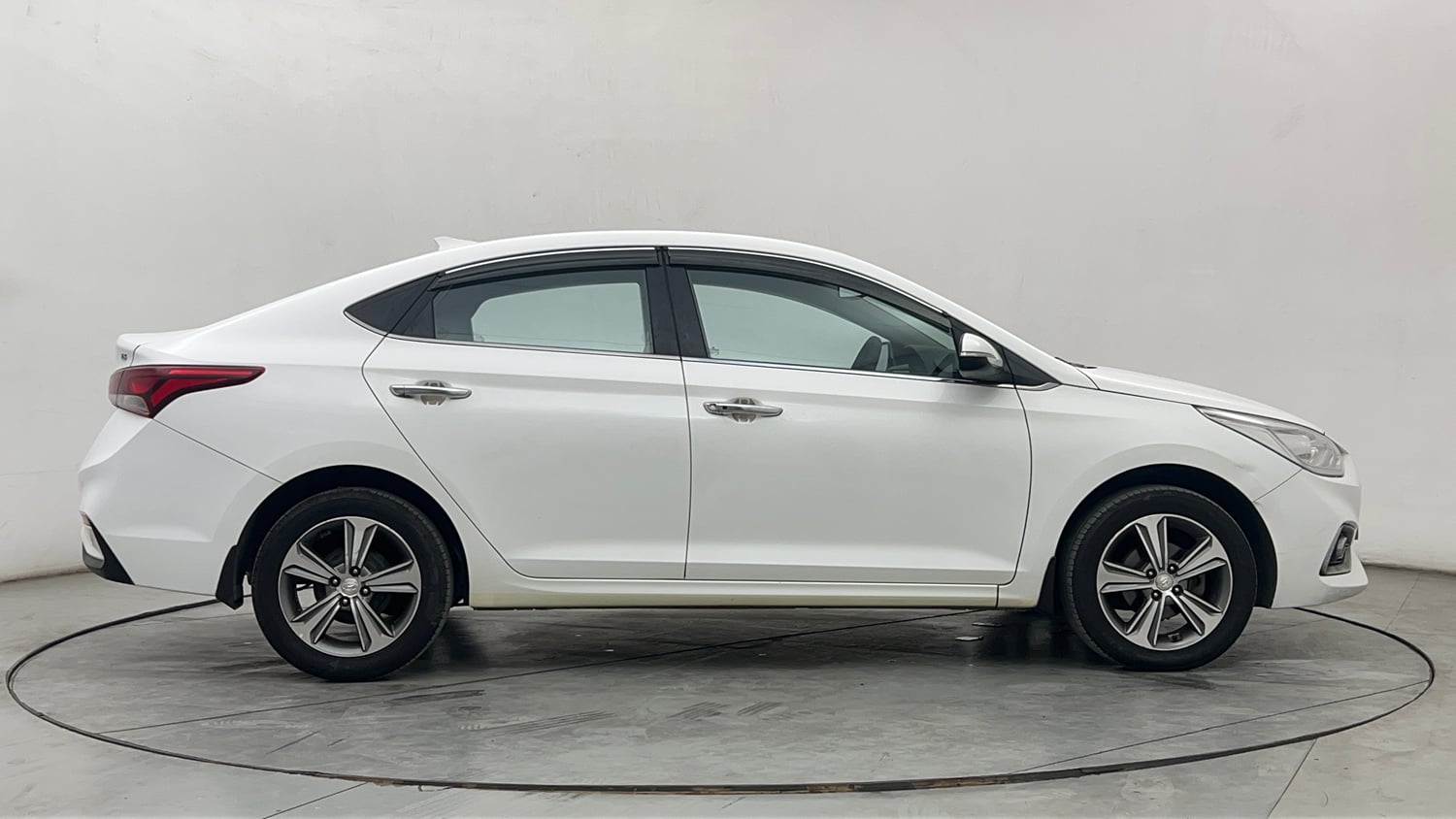 Used 2019 Hyundai Verna SX 1.6 VTVT Petrol Manual exterior RIGHT SIDE VIEW