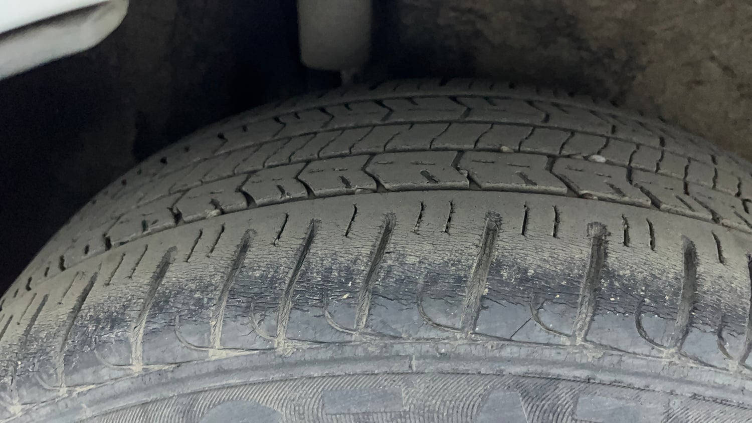 Used 2014 Ford EcoSport Titanium 1.5 TDCi Diesel Manual tyres RIGHT REAR TYRE TREAD VIEW