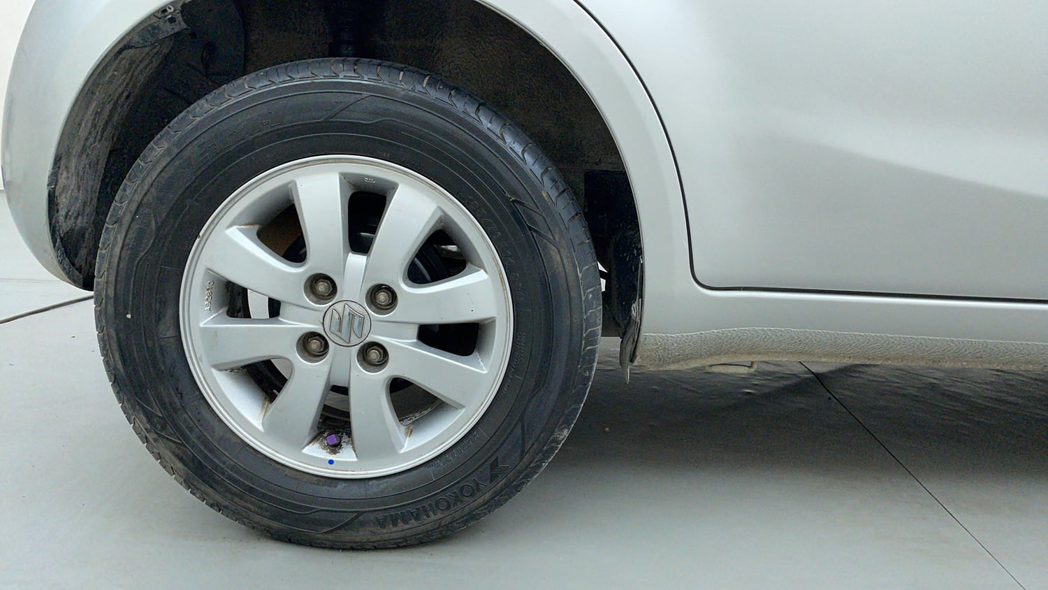 Used 2015 Maruti Suzuki Ritz Zxi BS-IV Petrol Manual tyres RIGHT REAR TYRE RIM VIEW