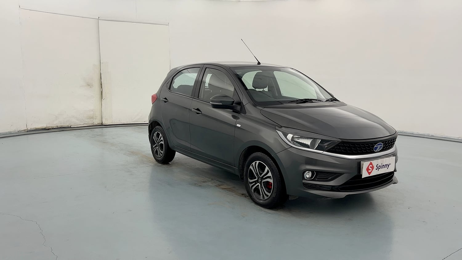 Used 2021 Tata Tiago XZ Petrol Manual exterior RIGHT FRONT CORNER VIEW