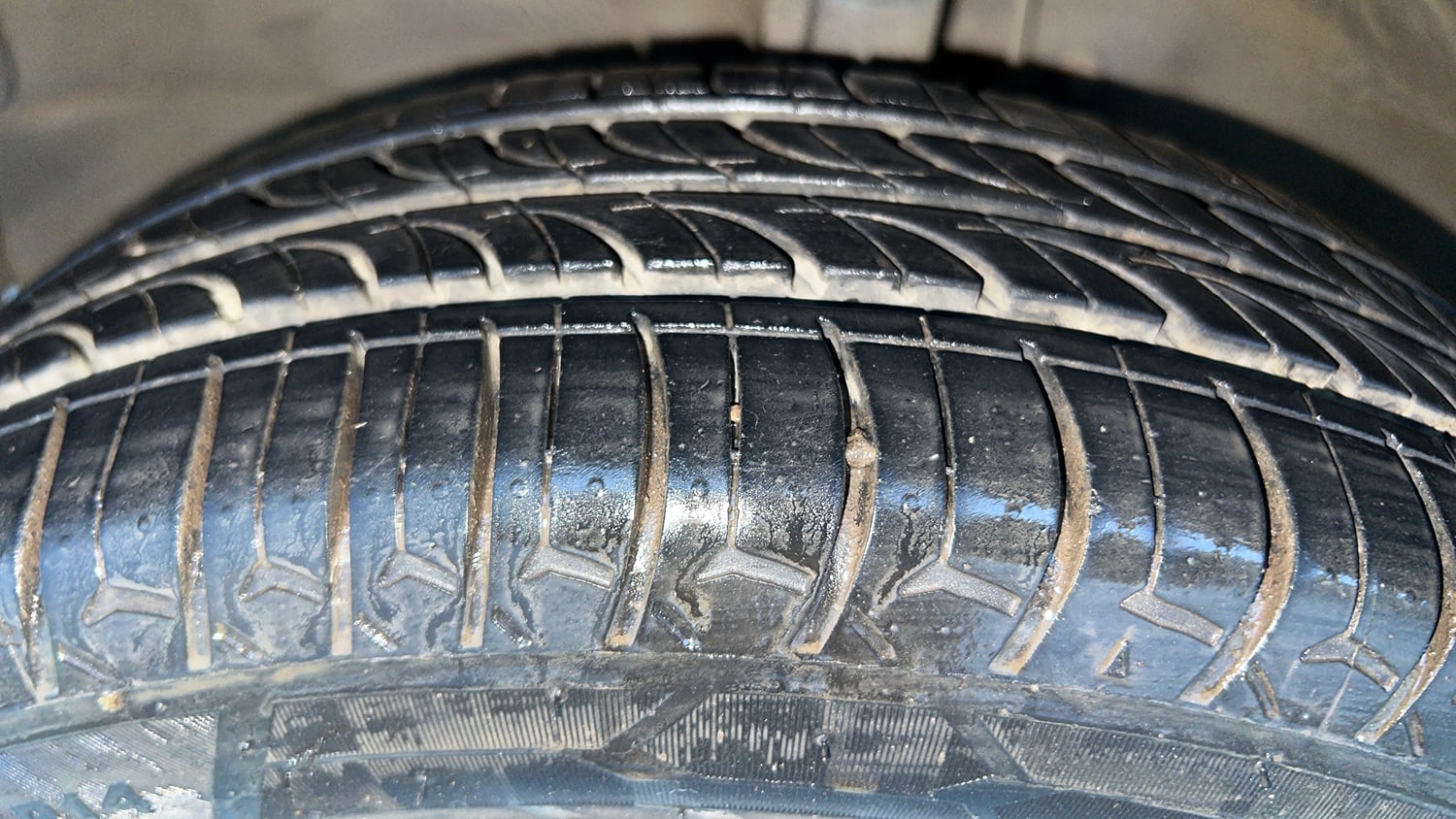 Used 2014 Maruti Suzuki Wagon R VXI Petrol Manual tyres LEFT FRONT TYRE TREAD VIEW