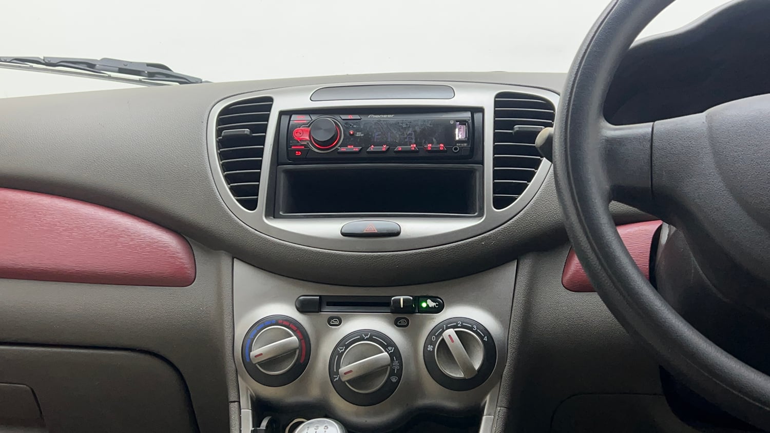 Used 2013 Hyundai i10 Magna 1.2 Kappa2 Petrol Manual interior MUSIC SYSTEM & AC CONTROL VIEW