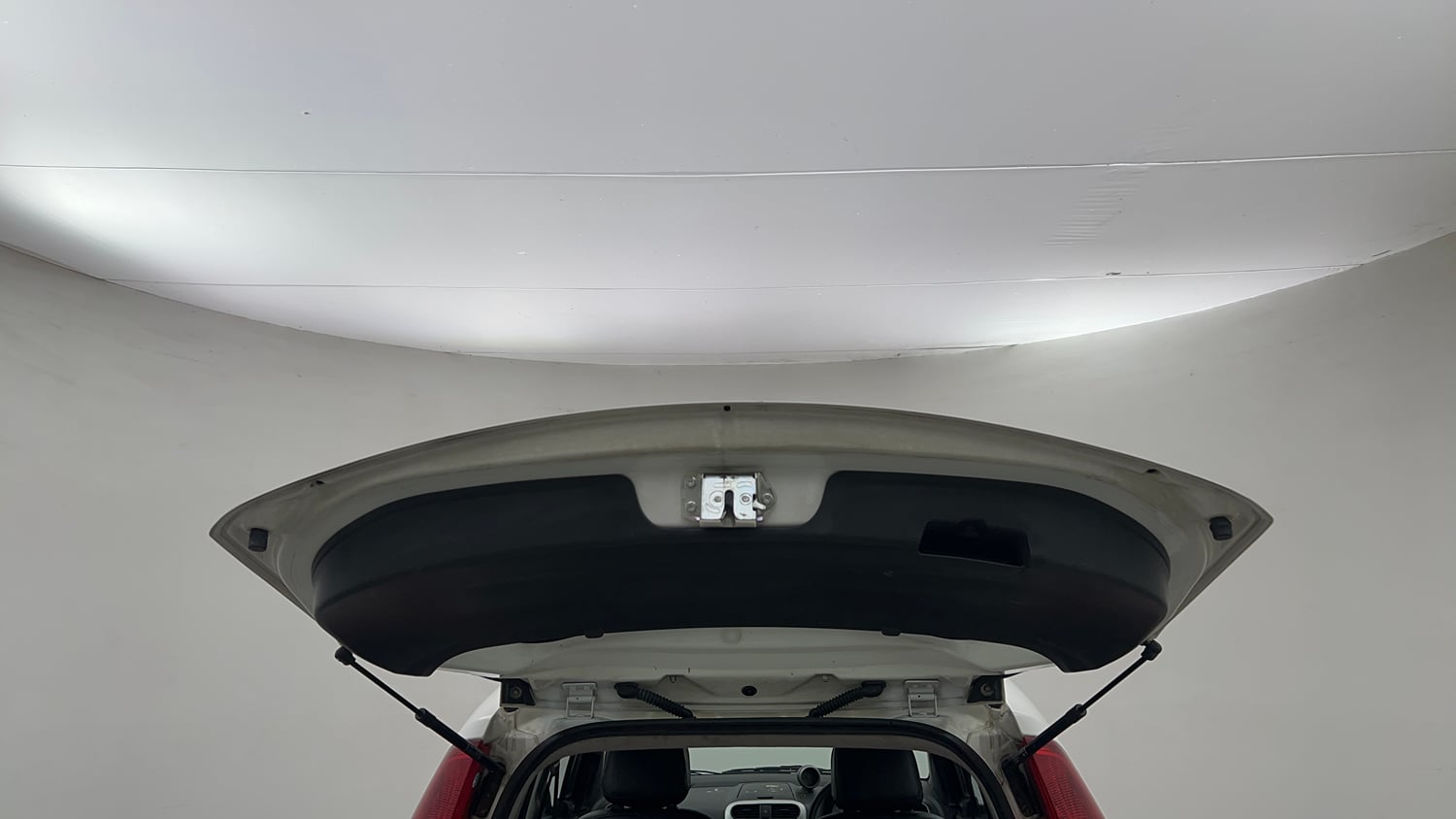 Used 2013 Maruti Suzuki Ritz Vxi BS-IV Petrol Manual interior DICKY DOOR OPEN VIEW