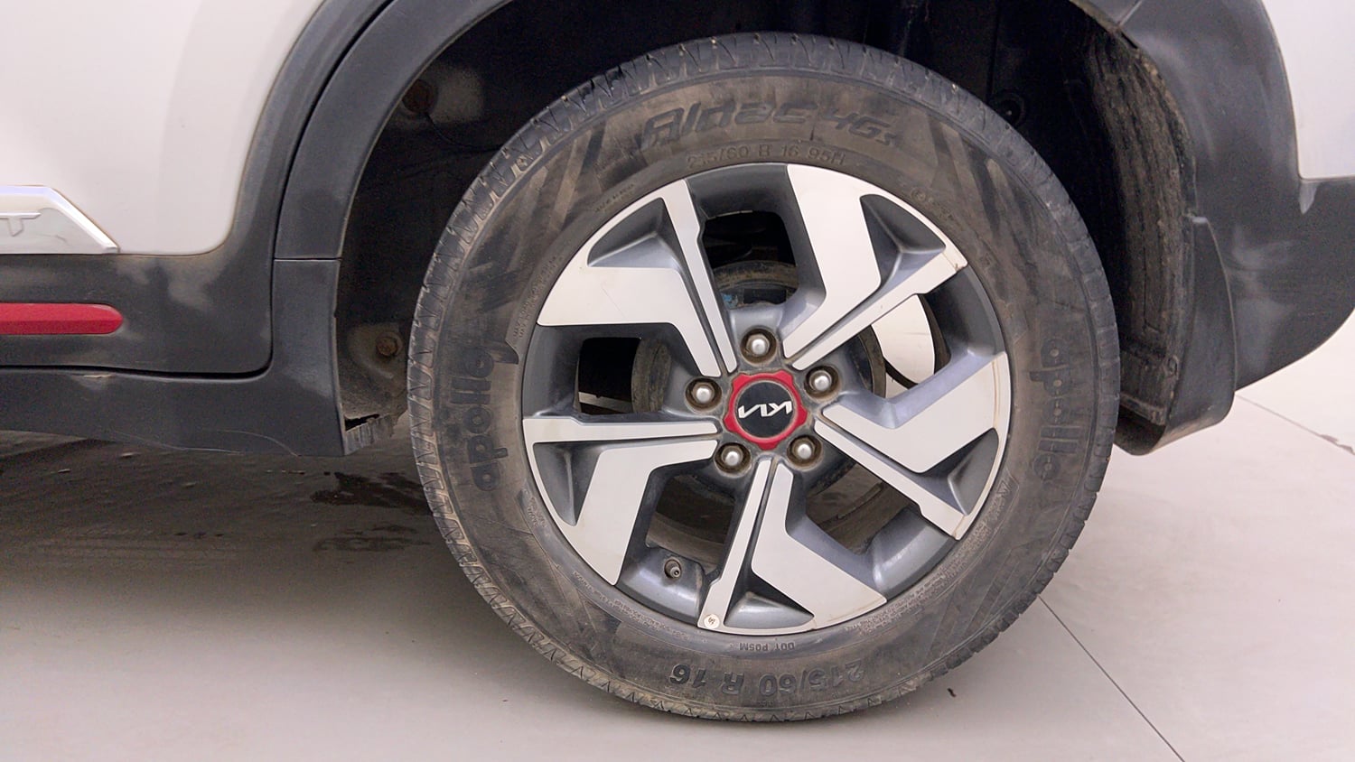 Used 2022 Kia Sonet GTX Plus 1.0 DCT Petrol Automatic tyres LEFT REAR TYRE RIM VIEW