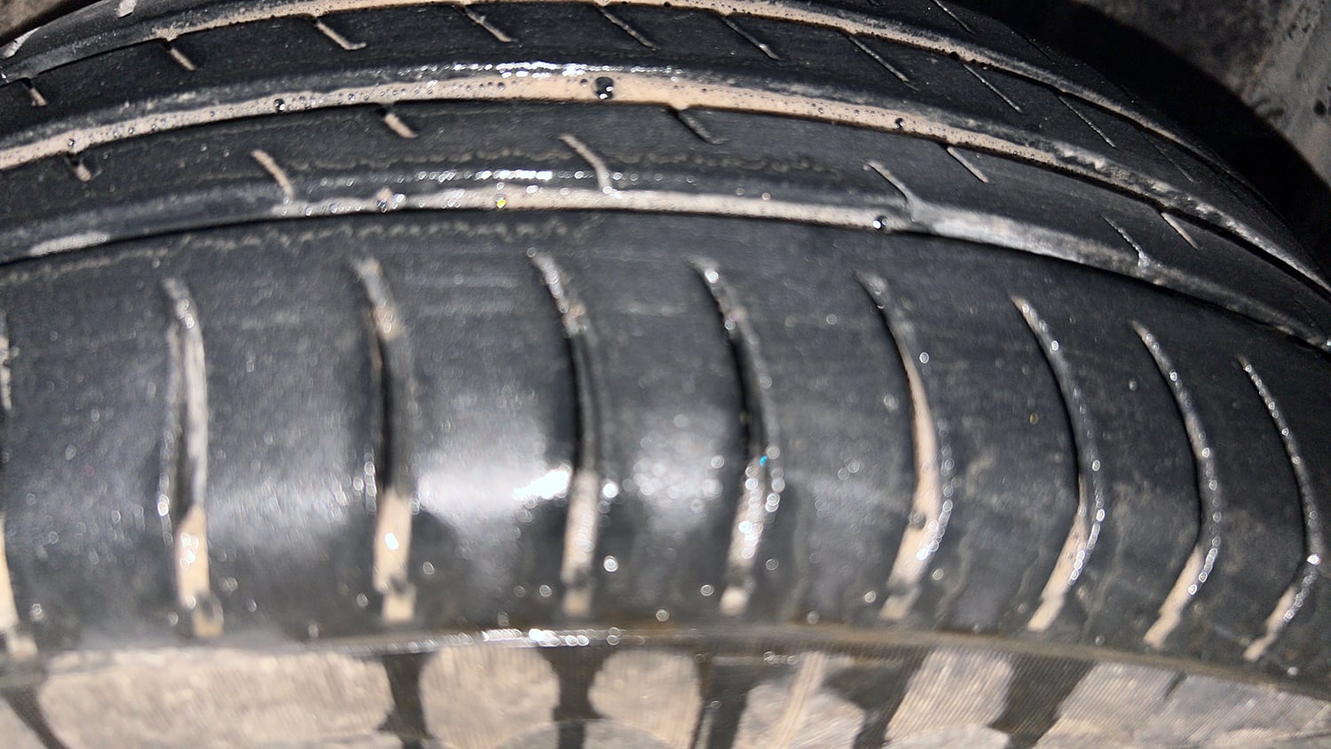 Used 2013 Toyota Etios Liva G Petrol Manual tyres RIGHT FRONT TYRE TREAD VIEW