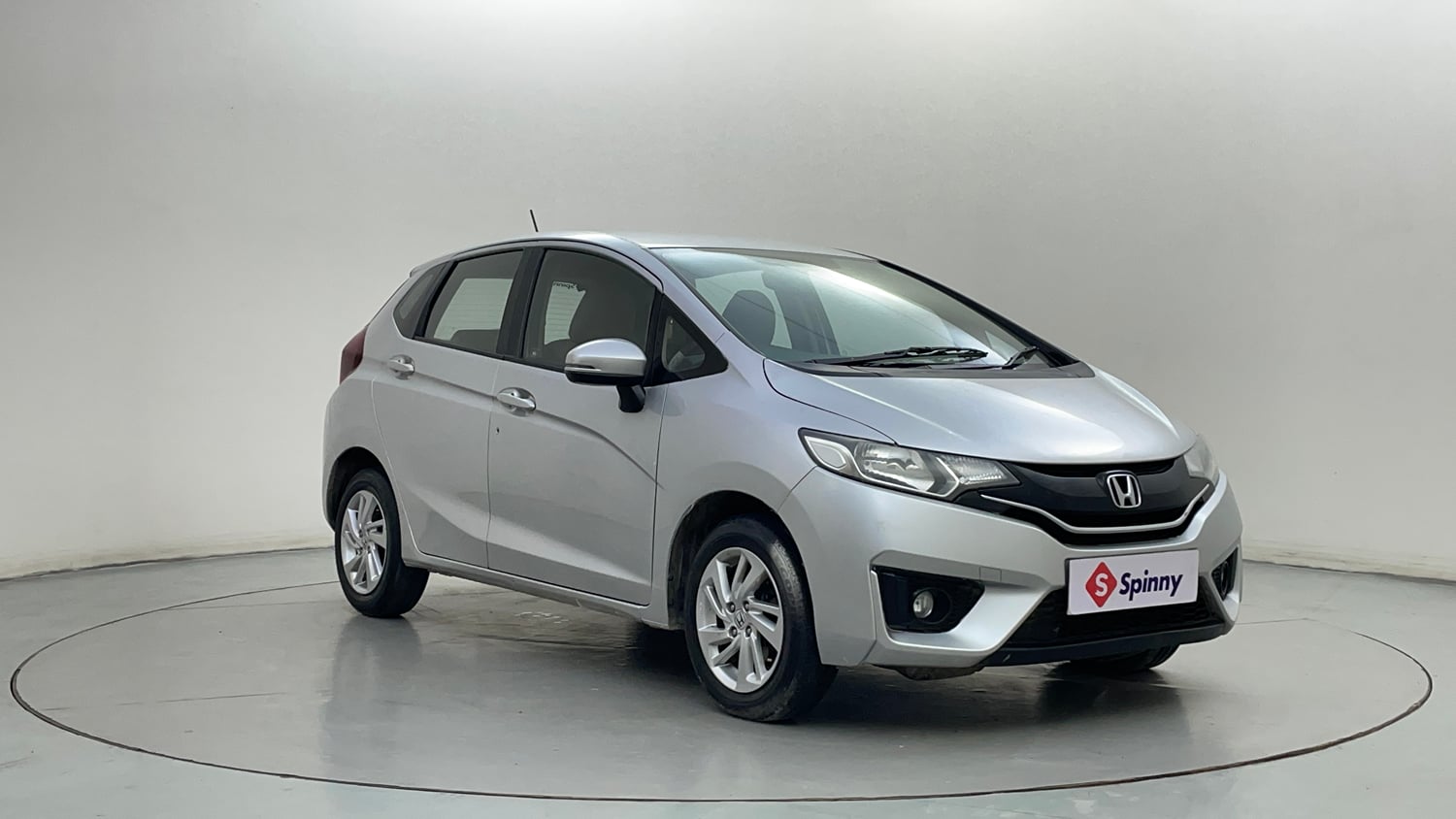 Used 2015 Honda Jazz V AT Petrol Petrol Automatic exterior RIGHT FRONT CORNER VIEW