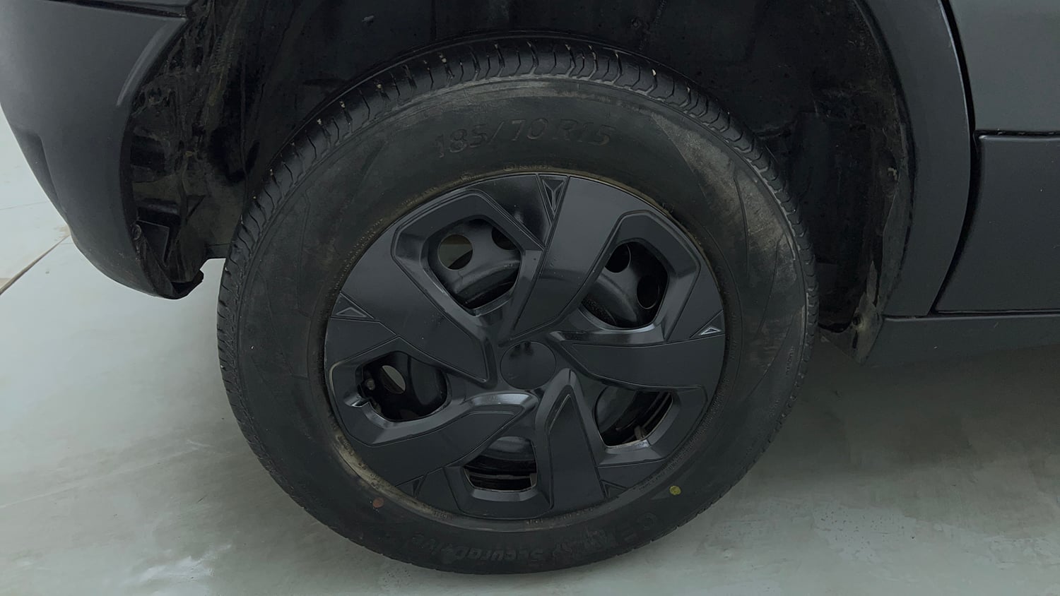 Used 2023 Tata Punch Pure MT Petrol Manual tyres RIGHT REAR TYRE RIM VIEW