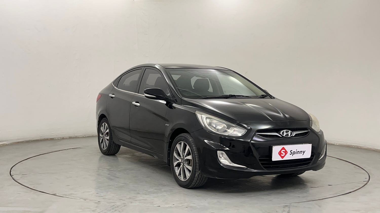 Used 2013 Hyundai Verna Fluidic 1.6 VTVT SX Petrol Manual exterior RIGHT FRONT CORNER VIEW