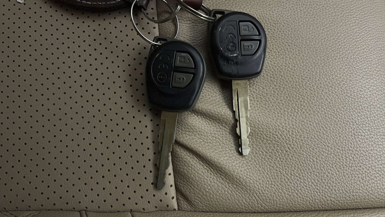 Used 2020 Maruti Suzuki Dzire VXi Petrol Manual extra CAR KEY VIEW