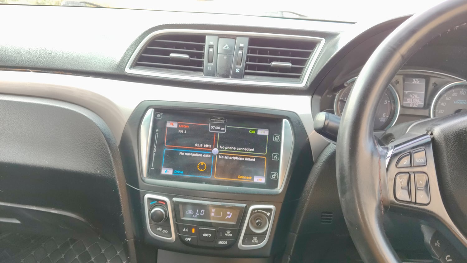Used 2017 Maruti Suzuki Ciaz Alpha 1.3 Hybrid Diesel Manual top_features Touch screen infotainment system