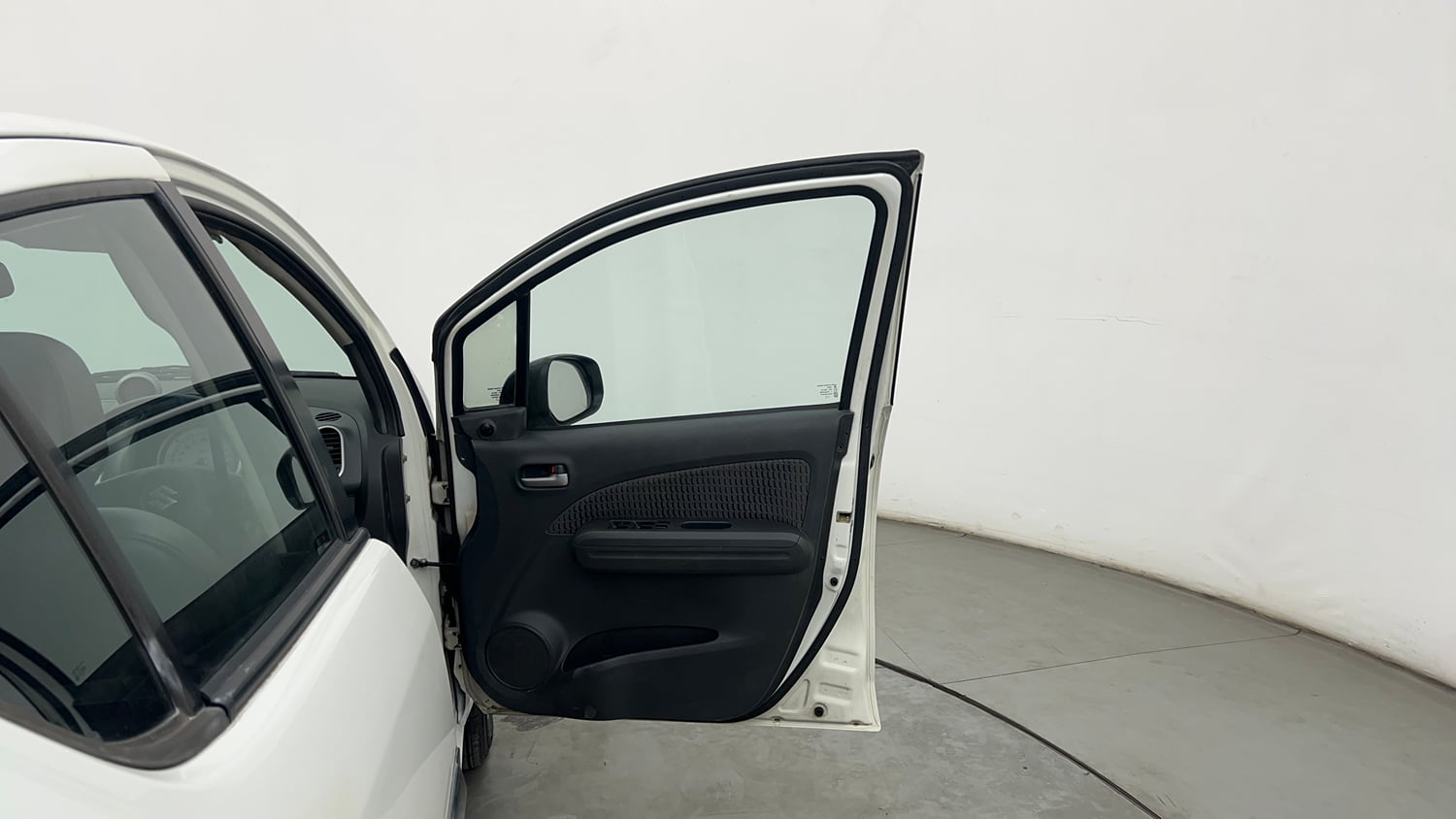 Used 2013 Maruti Suzuki Ritz Vxi BS-IV Petrol Manual interior RIGHT FRONT DOOR OPEN VIEW