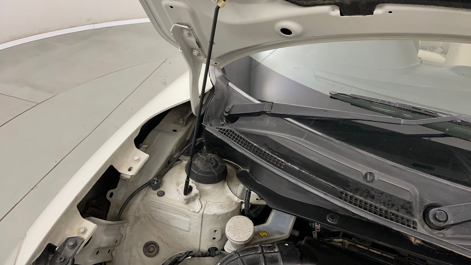 Used 2019 Maruti Suzuki Dzire VXi AMT Petrol Automatic engine ENGINE RIGHT SIDE HINGE & APRON VIEW
