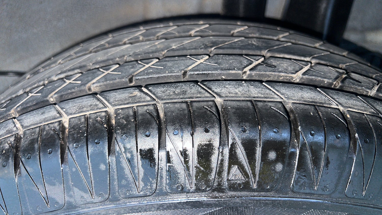 Used 2022 Kia Sonet GTX Plus 1.0 iMT Petrol Manual tyres LEFT REAR TYRE TREAD VIEW