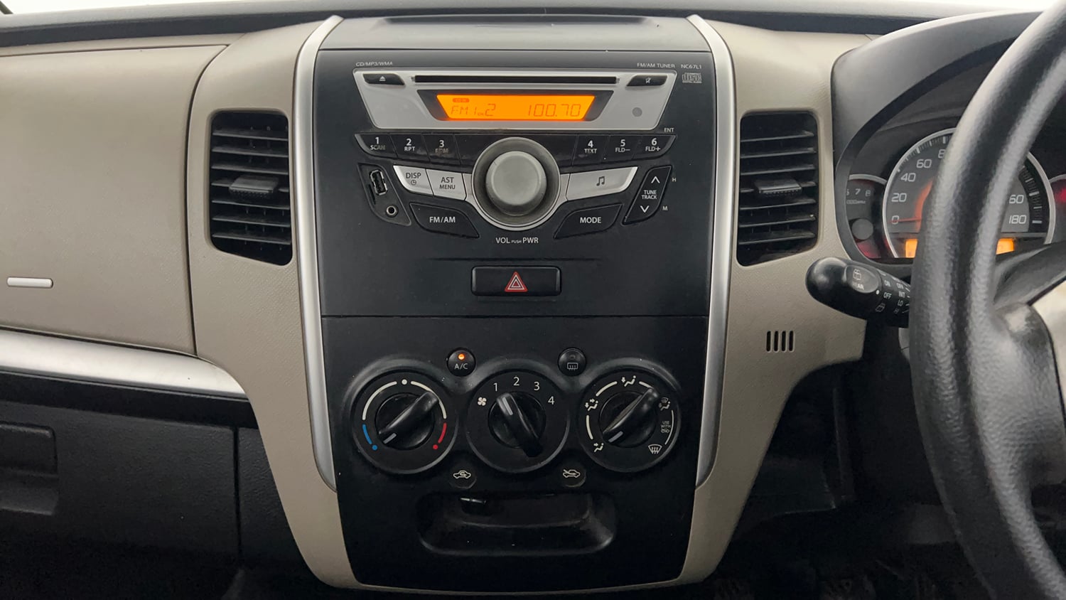 Used 2015 Maruti Suzuki Wagon R VXI Petrol Manual interior MUSIC SYSTEM & AC CONTROL VIEW