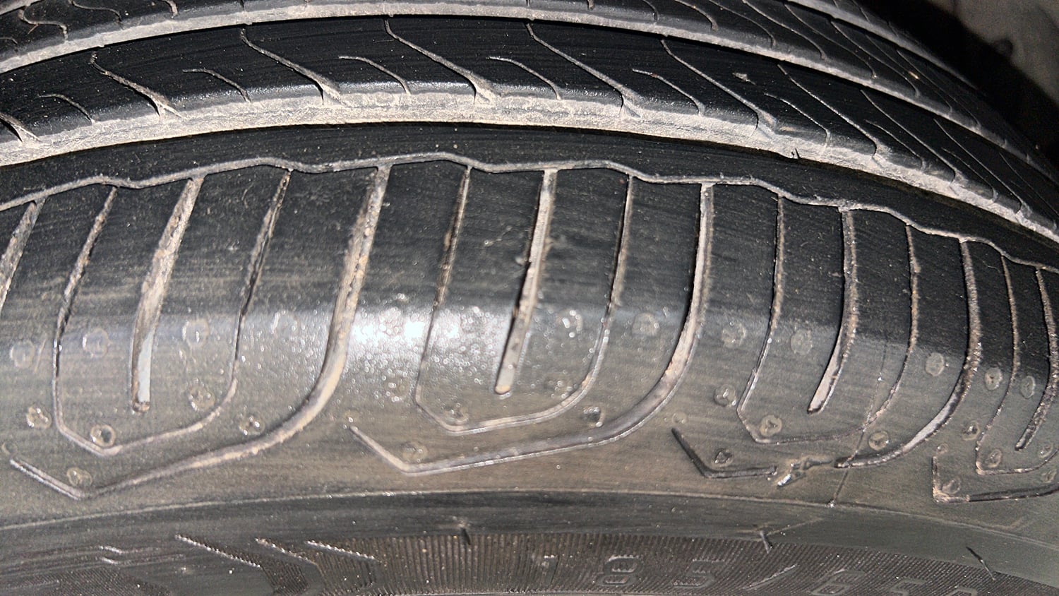 Used 2012 Hyundai i20 Sportz 1.2 Petrol Manual tyres RIGHT FRONT TYRE TREAD VIEW