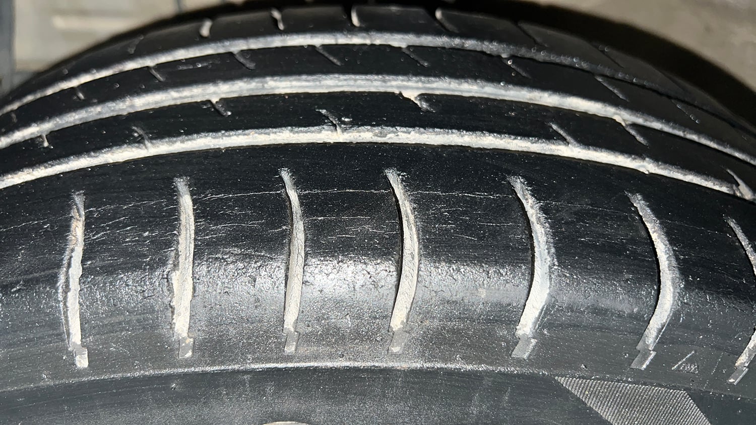 Used 2015 Maruti Suzuki Swift Dzire VXI Petrol Manual tyres LEFT FRONT TYRE TREAD VIEW