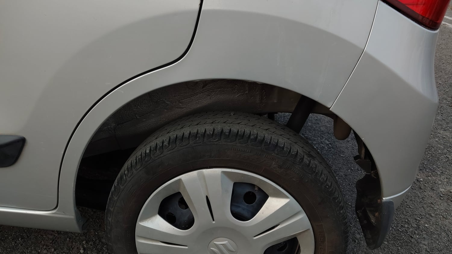 Used 2013 Maruti Suzuki Wagon R VXI Petrol Manual tyres LEFT REAR TYRE TREAD VIEW