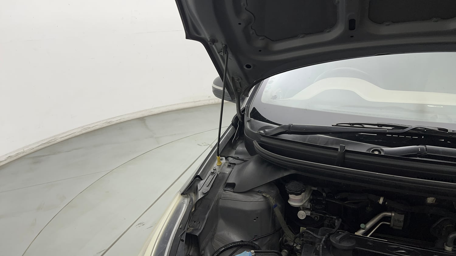 Used 2017 Hyundai Elite i20 Asta 1.2 (O) Petrol Manual engine ENGINE RIGHT SIDE HINGE & APRON VIEW