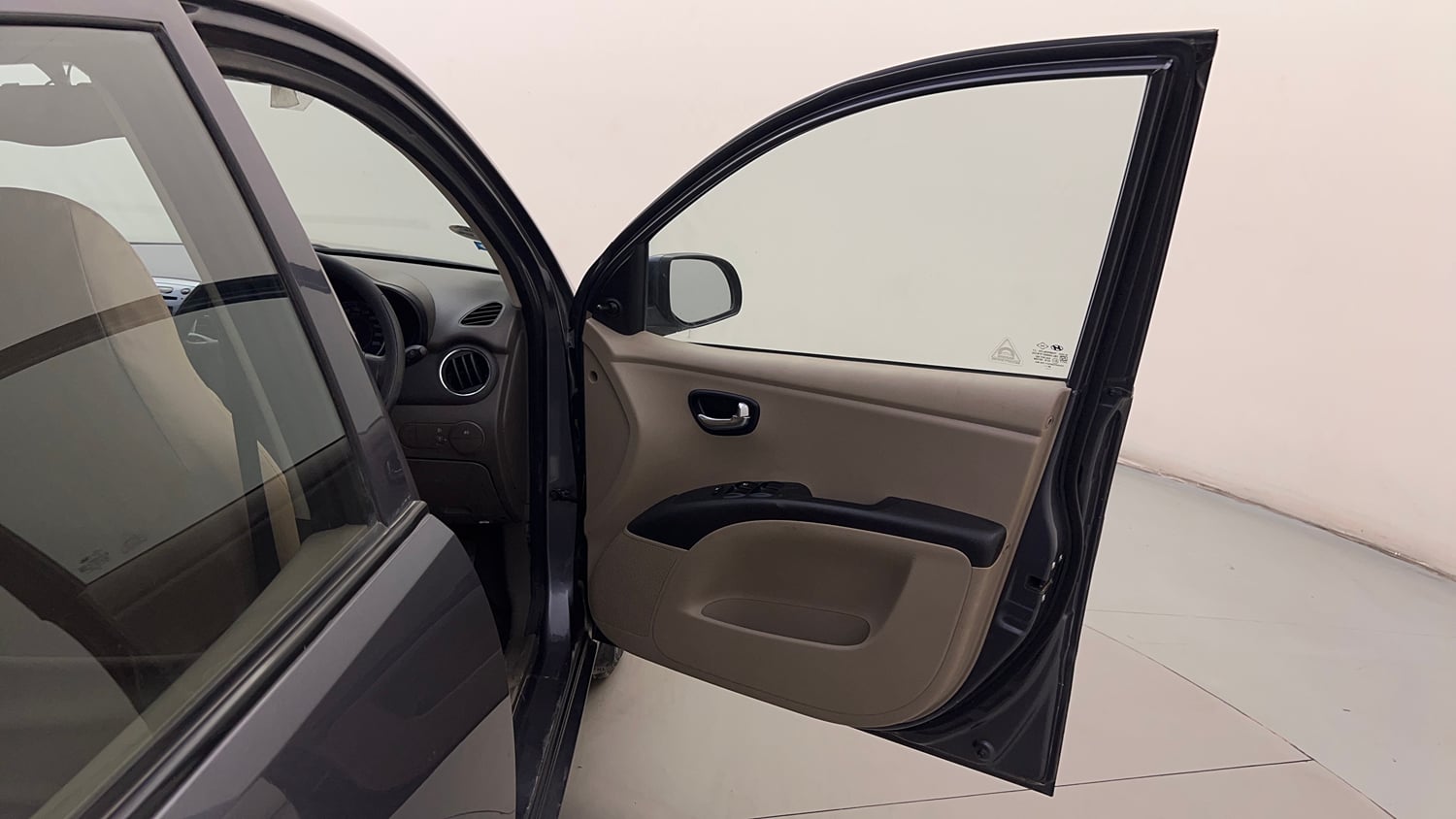 Used 2015 Hyundai i10 Sportz 1.1 iRDE2 Petrol Manual interior RIGHT FRONT DOOR OPEN VIEW