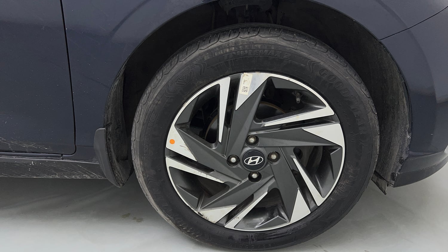 Used 2021 Hyundai New i20 Asta (O) 1.0 Turbo DCT Petrol Automatic tyres RIGHT FRONT TYRE RIM VIEW