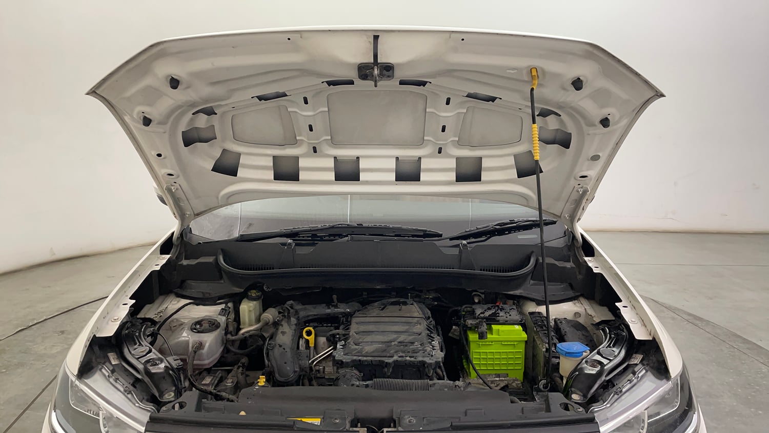 Used 2022 Volkswagen Taigun Highline 1.0 TSI MT Petrol Manual engine ENGINE & BONNET OPEN FRONT VIEW