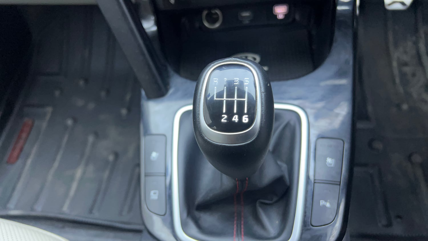 Used 2020 Kia Seltos GTX Plus 1.4 Petrol Manual interior GEAR  KNOB VIEW