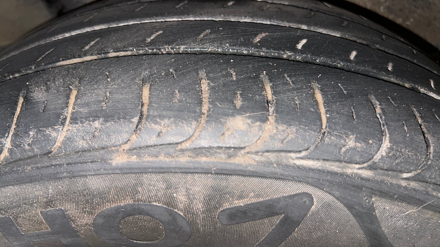 Used 2023 Hyundai Venue N-Line N6 DCT Dual Tone Petrol Automatic tyres RIGHT REAR TYRE TREAD VIEW