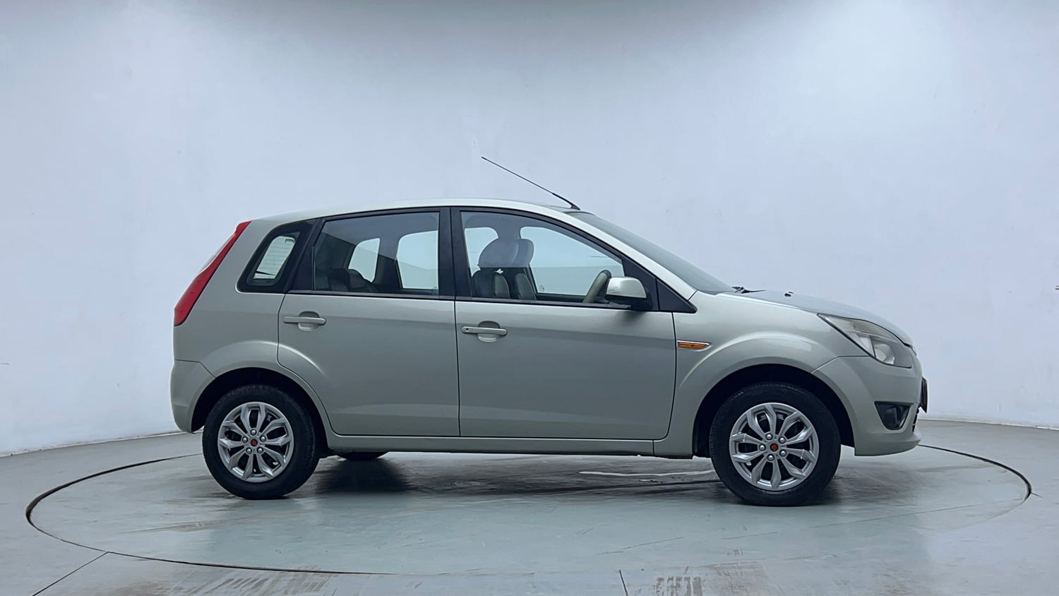 Used 2012 Ford Figo Duratec Petrol ZXI 1.2 Petrol Manual exterior RIGHT SIDE VIEW