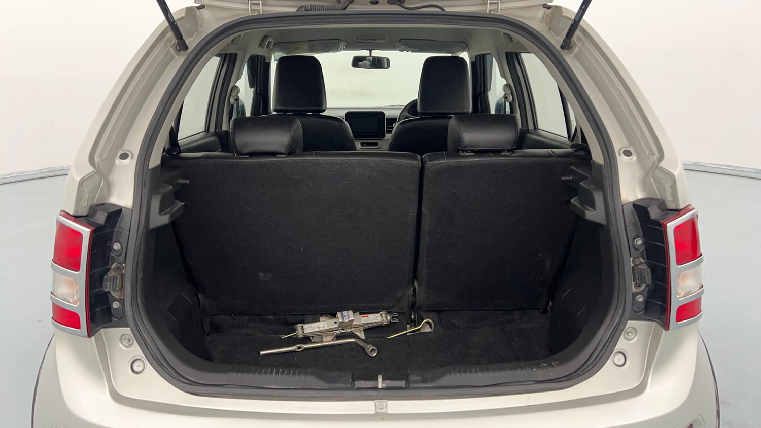Used 2023 Maruti Suzuki Ignis Zeta 1.2 MT Petrol Manual interior DICKY INSIDE VIEW