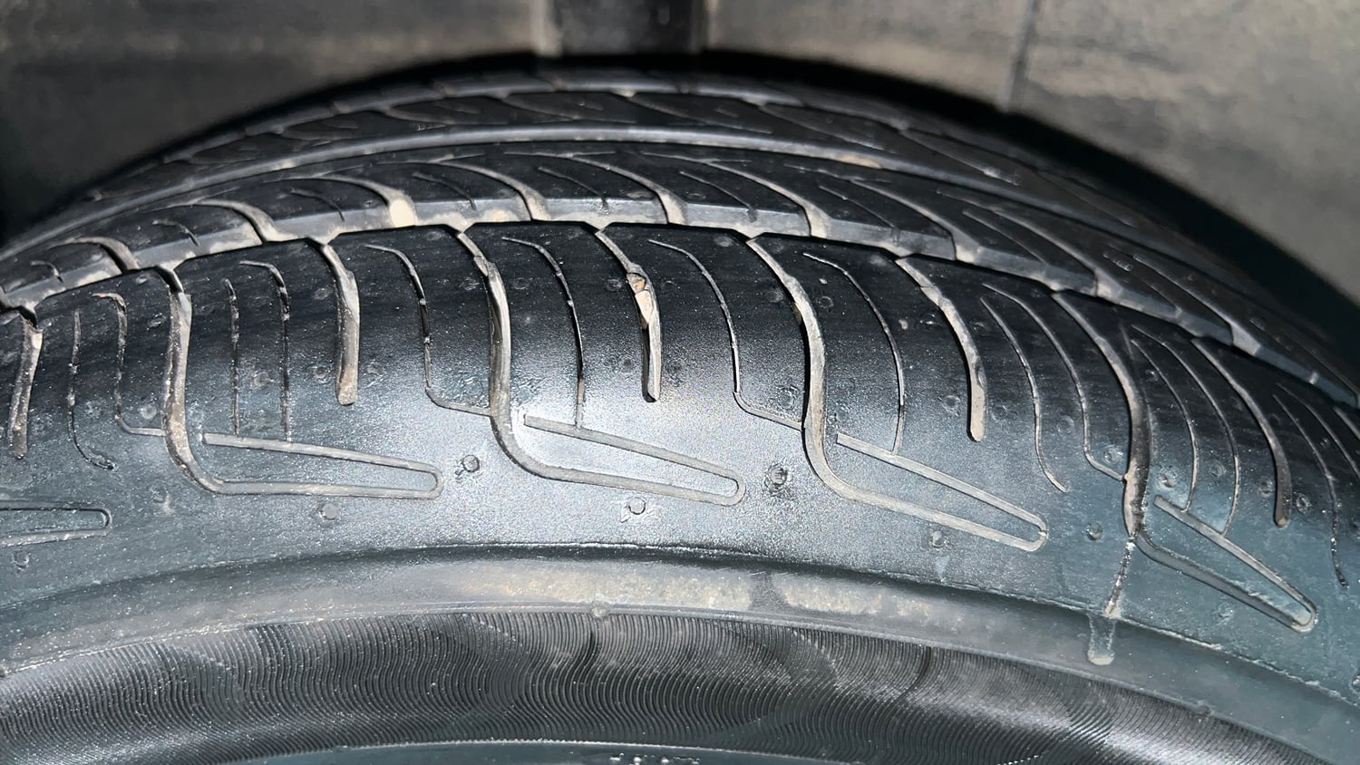 Used 2022 Hyundai Grand i10 Nios Sportz 1.2 Kappa VTVT Petrol Manual tyres RIGHT REAR TYRE TREAD VIEW