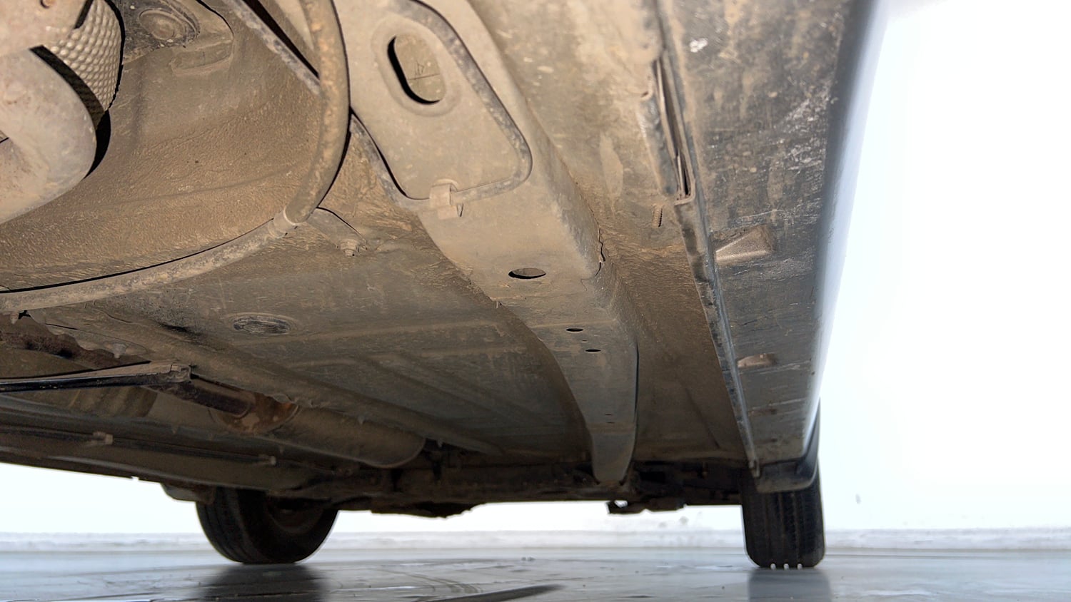 Used 2017 Maruti Suzuki Baleno Delta 1.2 Petrol Manual extra REAR RIGHT UNDERBODY VIEW