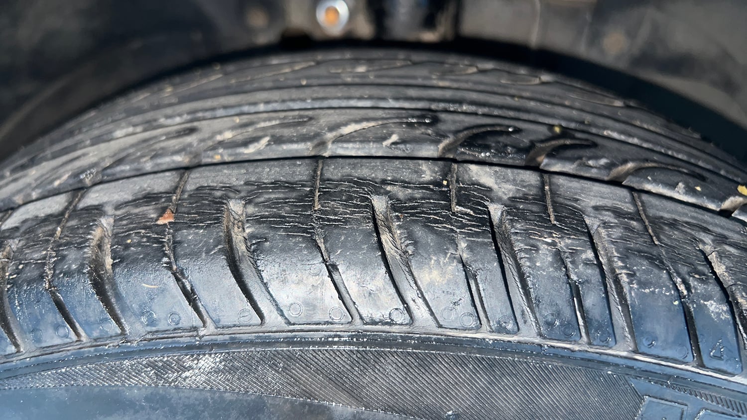 Used 2012 Ford Figo Duratec Petrol ZXI 1.2 Petrol Manual tyres RIGHT FRONT TYRE TREAD VIEW