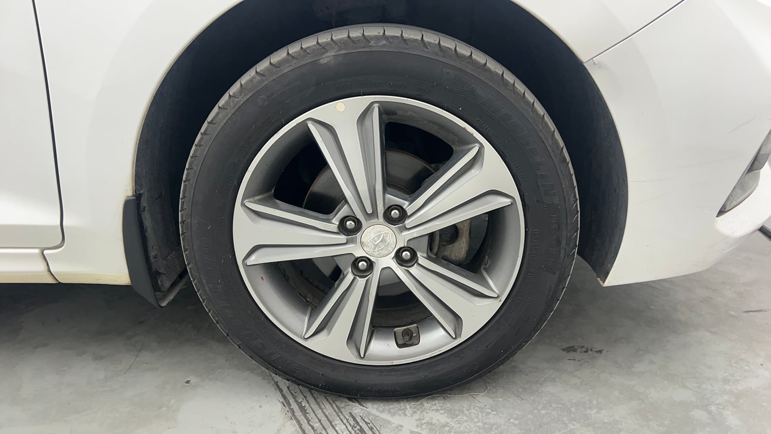 Used 2019 Hyundai Verna SX 1.6 VTVT Petrol Manual tyres RIGHT FRONT TYRE RIM VIEW